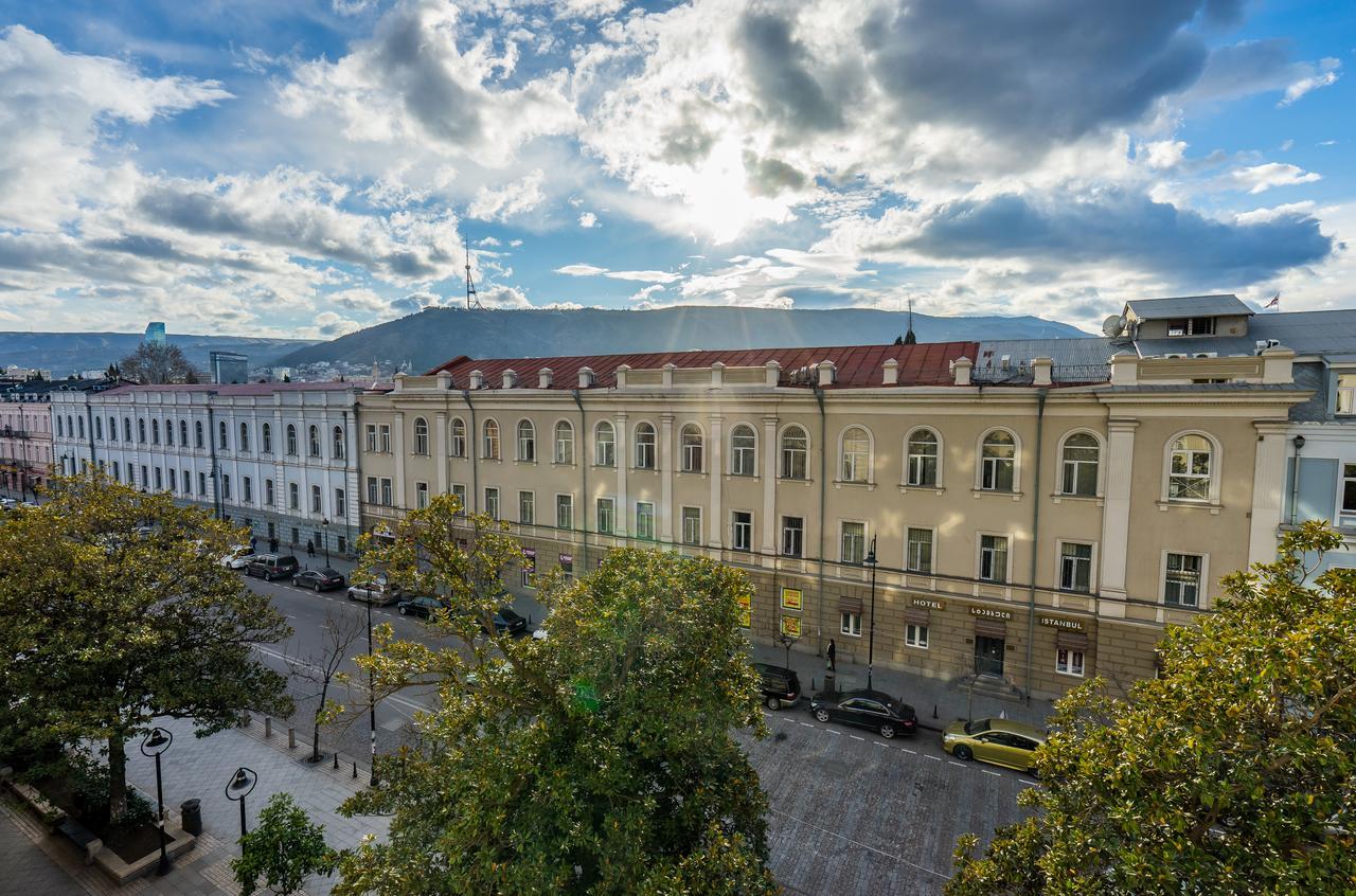 Luxury Apartments On Central Avenue Tbilisi Exterior photo