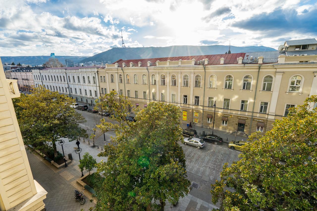 Luxury Apartments On Central Avenue Tbilisi Exterior photo