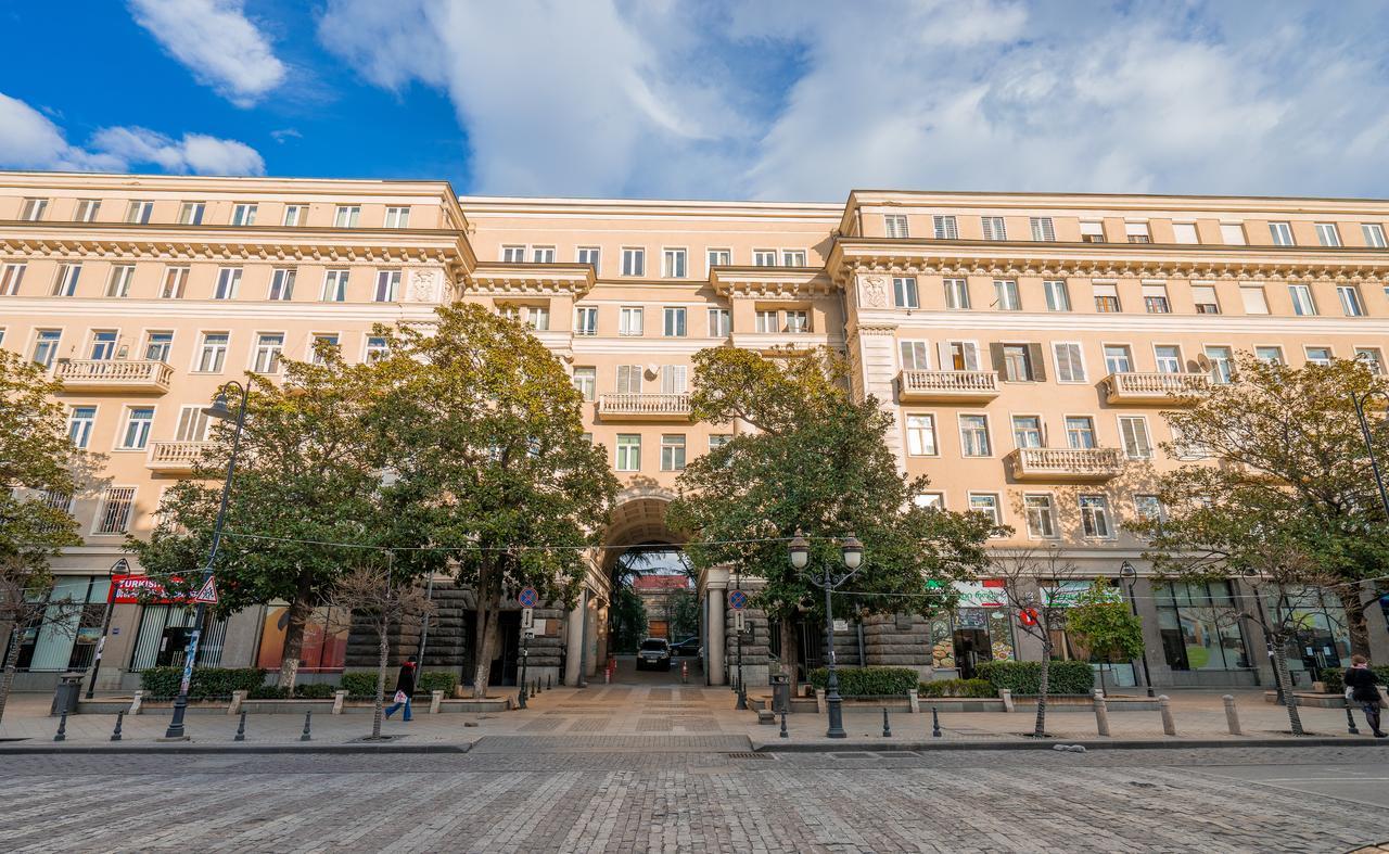 Luxury Apartments On Central Avenue Tbilisi Exterior photo